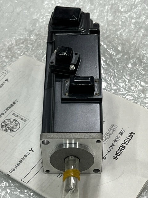 Mitsubishi Electric AC Servo Motor HF-KP13B 100W 3AC 106V 0.8A 3000r/min New