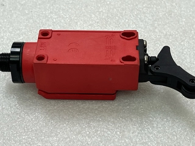 440P-COHS11D4 Guard Master Offset Hinge Actuator Type Limit Switch New No Box