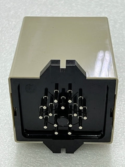 Omron SDV-DH6 Voltage Sensor Controller 100/110VAC 50/60Hz New (Old Stock)