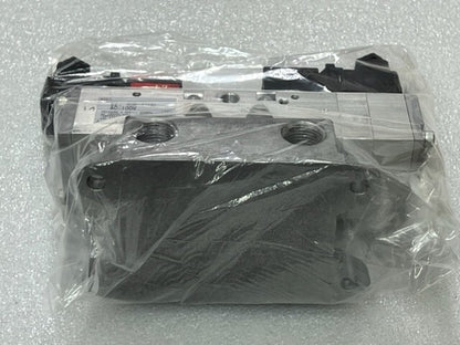 Azbil TA Co. 524-400-2100 AC100V Rc1/2 Port Solenoid Valve New