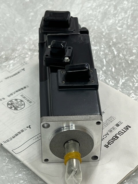 Mitsubishi Electric AC Servo Motor HF-KP13B 100W 3AC 106V 0.8A 3000r/min New