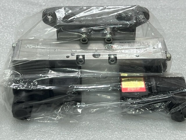 Azbil TA Co. 524-400-2100 AC100V Rc1/2 Port Solenoid Valve New