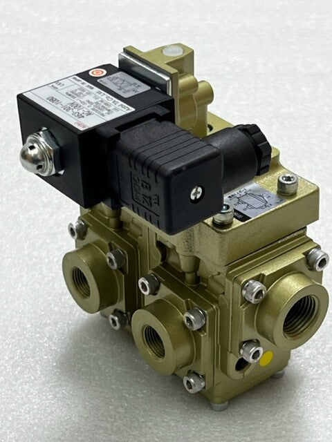 Azbil TA Co. 463-301-10B0 AC100V Rc3/8 Port Solenoid Valve New