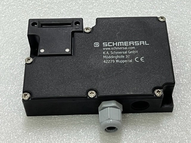 Schmersal AZM161CC-24RKA-024-M16 Safety Interlock Switch (No Actuator) Used