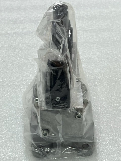Azbil TA Co. 524-400-2100 AC100V Rc1/2 Port Solenoid Valve New