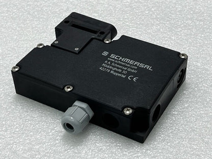 Schmersal AZM161CC-24RKA-024-M16 Safety Interlock Switch (With Actuator) Used