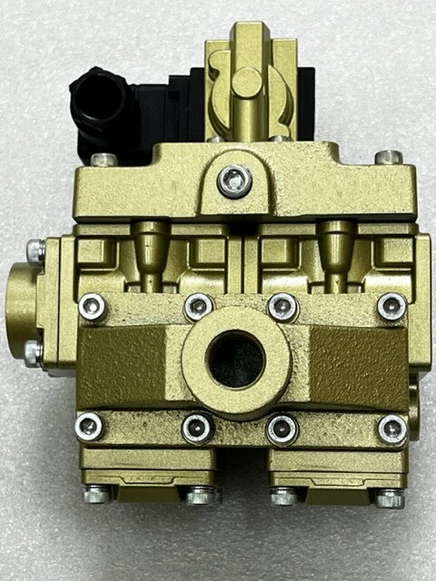 Azbil TA Co. 463-301-10B0 AC100V Rc3/8 Port Solenoid Valve New