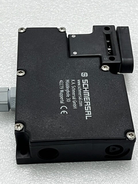 Schmersal AZM161CC-24RKA-024-M16 Safety Interlock Switch (With Actuator) Used