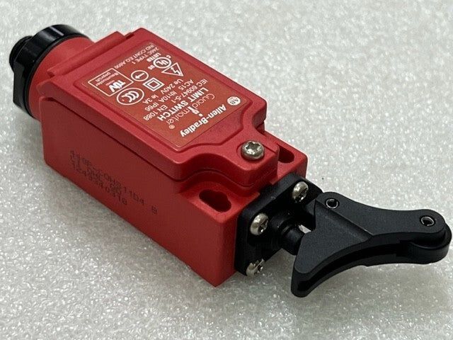 440P-COHS11D4 Guard Master Offset Hinge Actuator Type Limit Switch New No Box