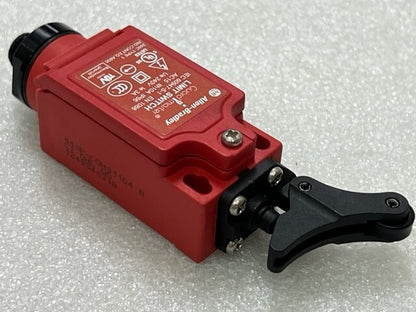 440P-COHS11D4 Guard Master Offset Hinge Actuator Type Limit Switch New No Box