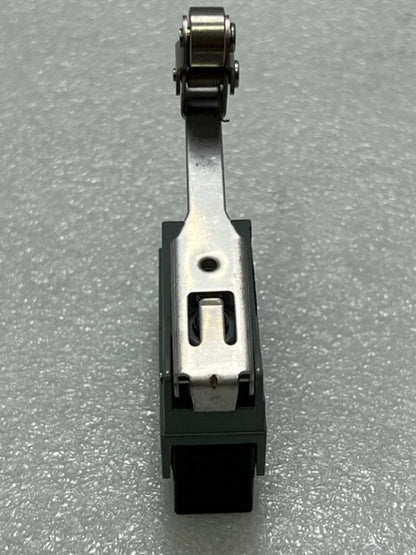 802B-SSAR2SSX Ser A 10A 250V Roller Lever Limit Switch New No Box