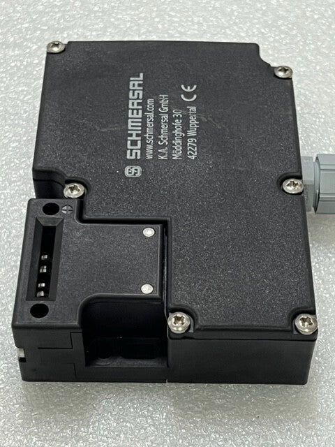 Schmersal AZM161CC-24RKA-024-M16 Safety Interlock Switch (No Actuator) Used