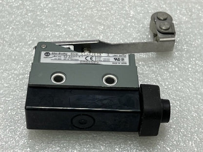 802B-SSAR2SSX Ser A 10A 250V Roller Lever Limit Switch New No Box