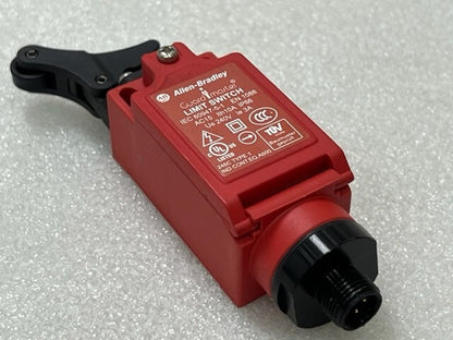 440P-COHS11D4 Guard Master Offset Hinge Actuator Type Limit Switch New No Box