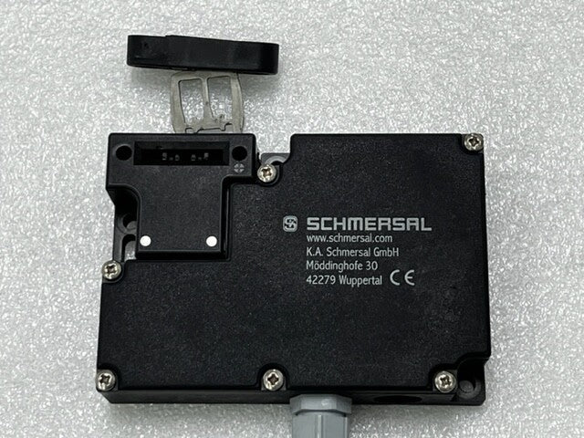 Schmersal AZM161CC-24RKA-024-M16 Safety Interlock Switch (With Actuator) Used