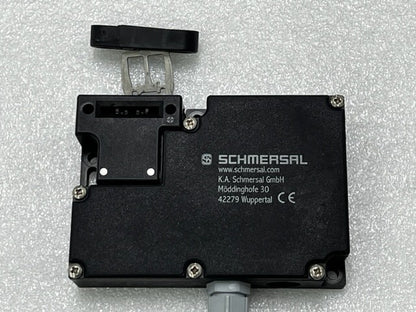 Schmersal AZM161CC-24RKA-024-M16 Safety Interlock Switch (With Actuator) Used